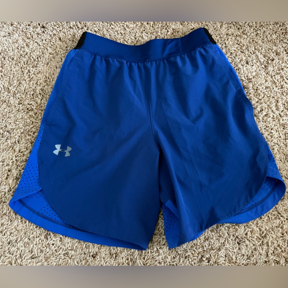 EUC Men’s Under Armour Fitted HeatGear Shorts